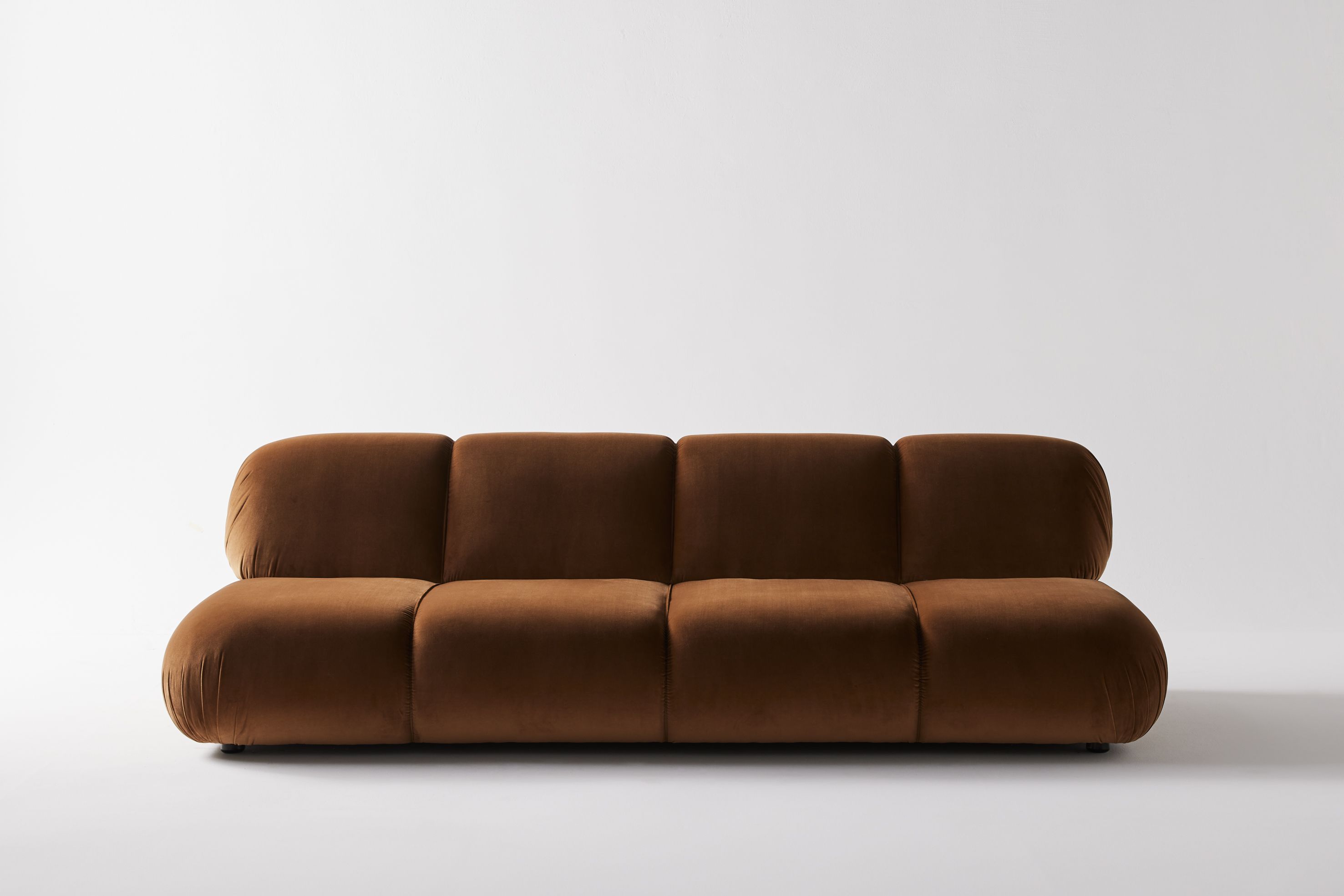 4-местный замшевый диван Nube Italia Bold ARCH-00080448