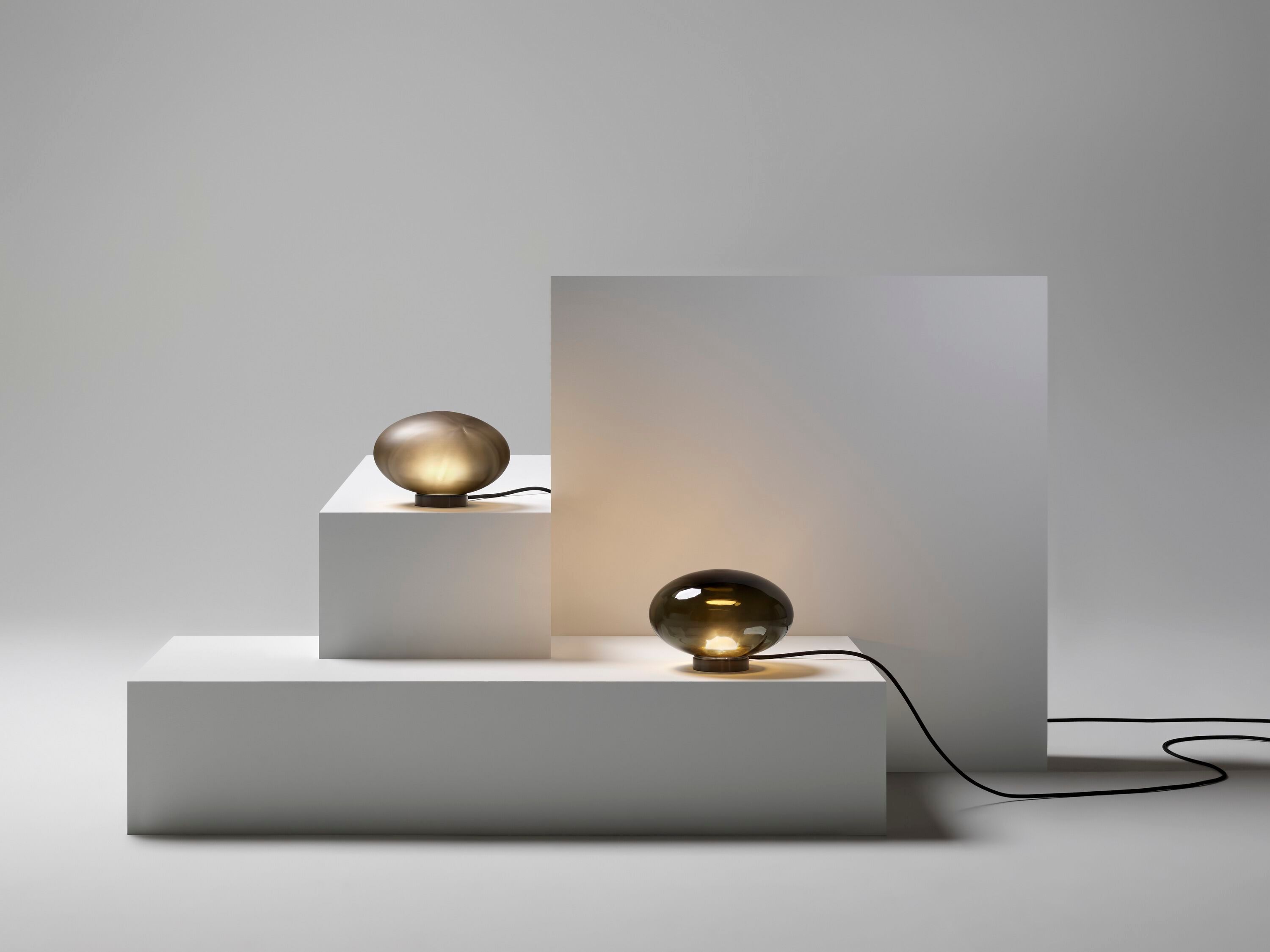 Стеклянная светодиодная настольная лампа с регулируемой яркостью Ross Gardam Aeris ARCH-00122460 - Вид №2