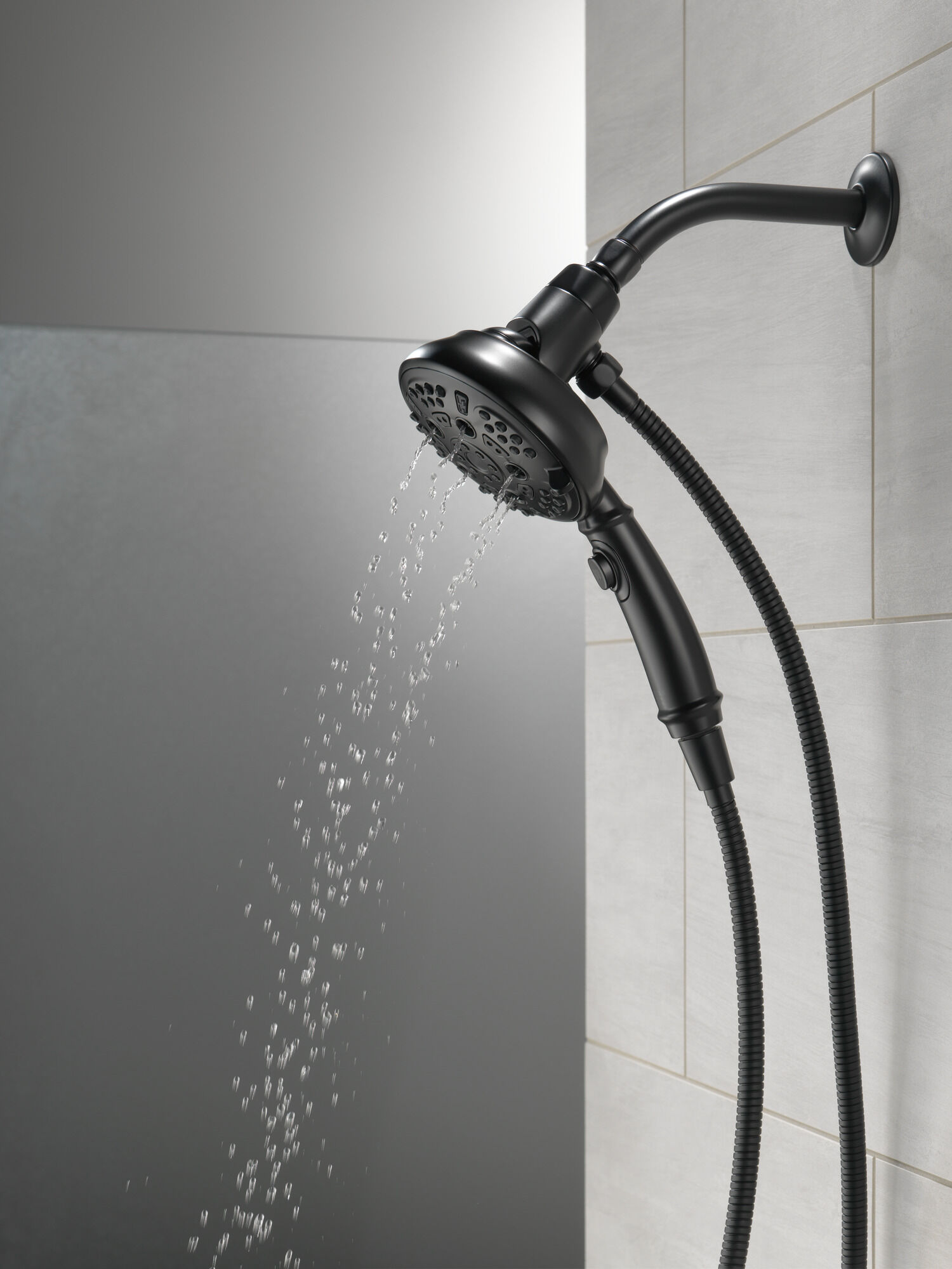 54710-BL-PK Ручной душ SureDock ™ с 7 настройками Delta Faucet Universal Showering Матовый черный  - Вид №15