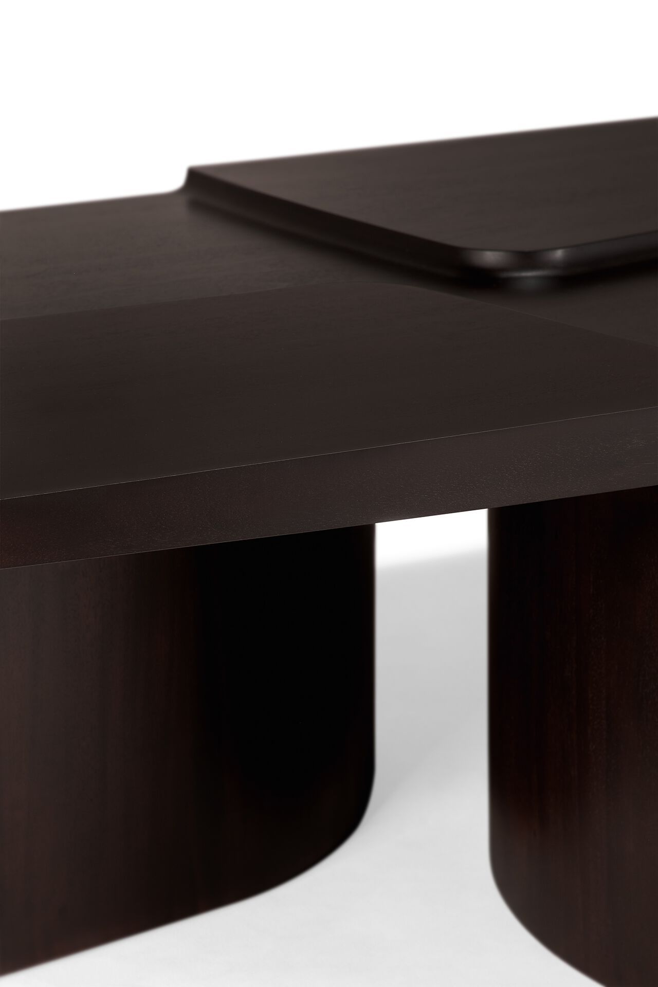 Прямоугольный низкий журнальный столик из красного дерева Ethnicraft Brutalist ARCH-00044388 - Вид №5