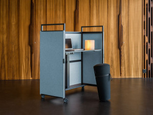 Рециркулированный ПЭТ регулируемая высота стол на колесах с электрической розеткой