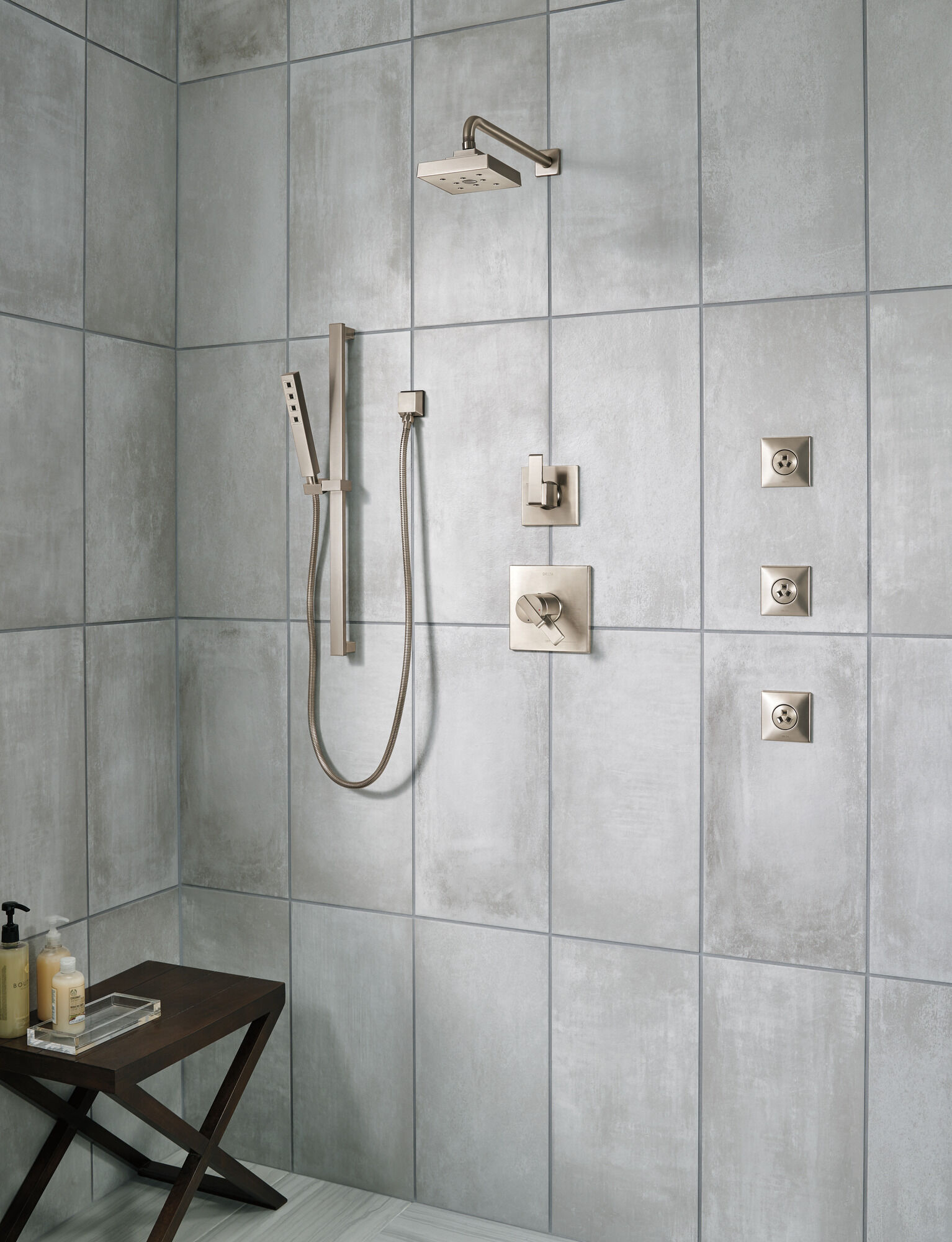 H2Okinetic® Ручной душ с раздвижной штангой с одинарной настройкой Delta Faucet 51579-RB - Вид №2