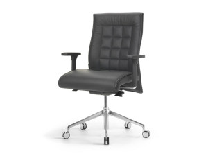 Кожаное офисное кресло