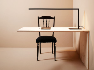 Стальная светодиодная настольная лампа