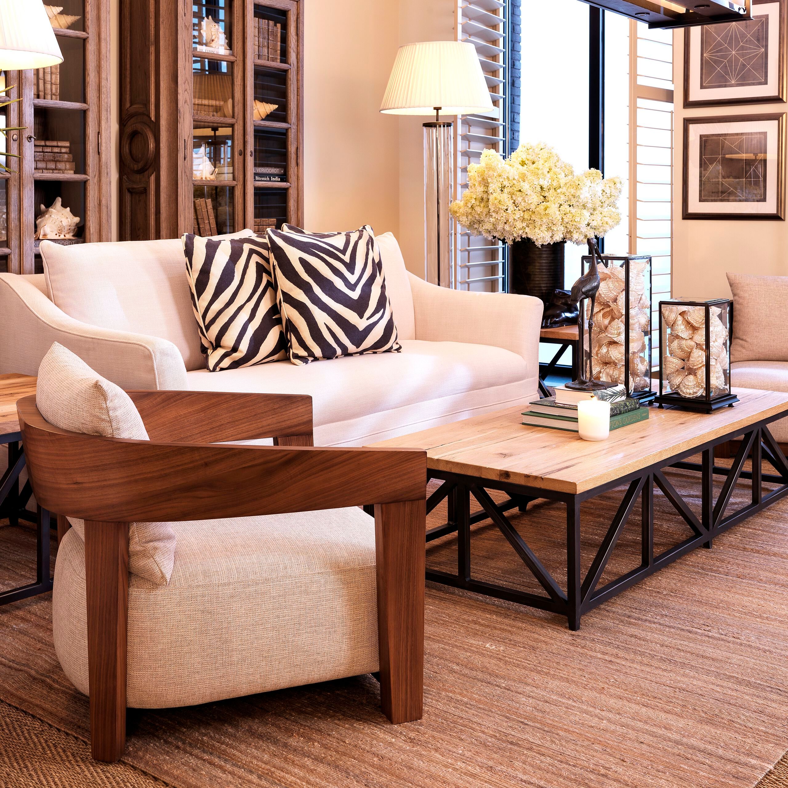 Тканевое кресло с подлокотниками Eichholtz RUBAUTELLI ARCH-00046244 - Вид №1