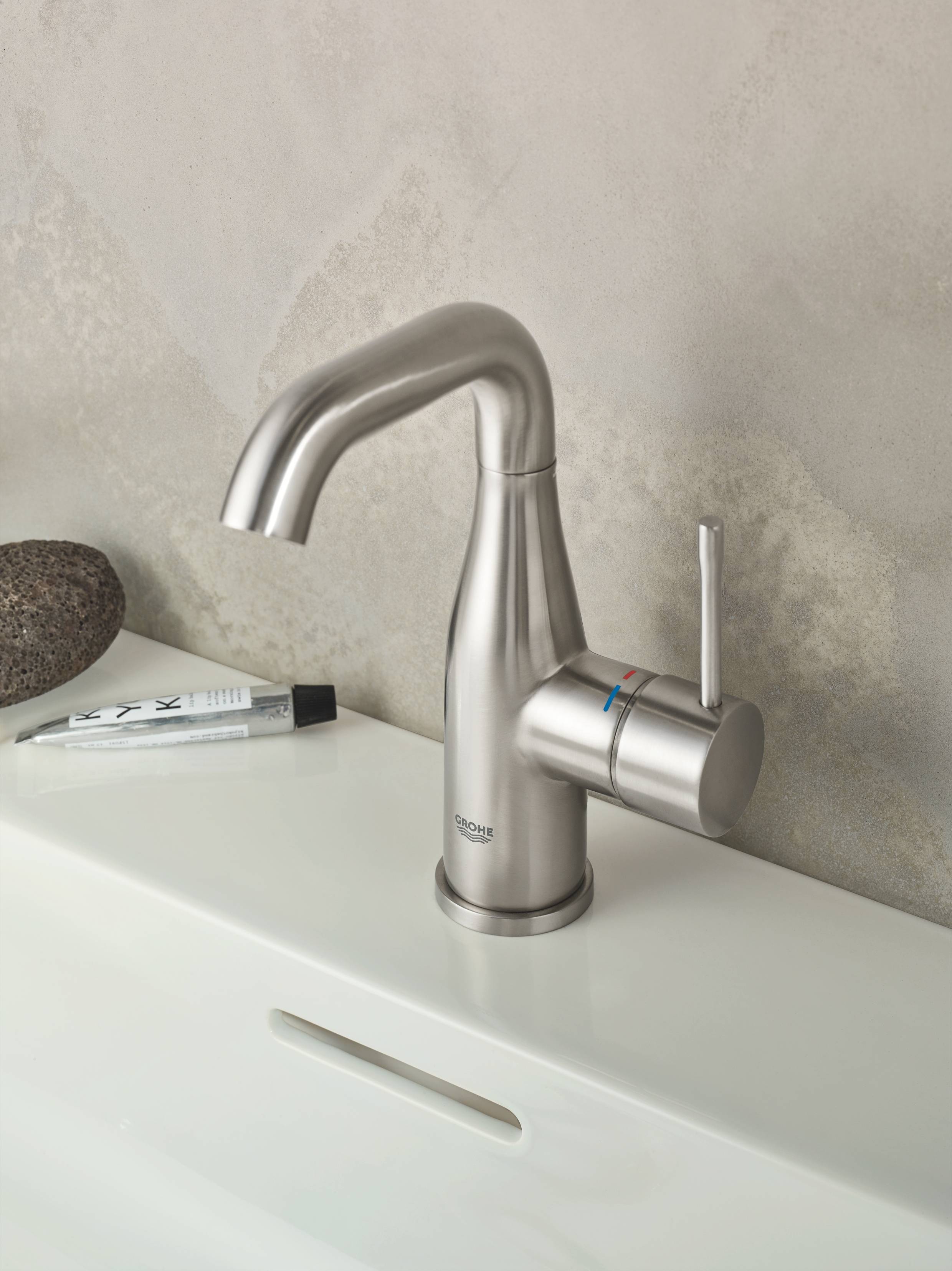 Смеситель GROHE Essence New для раковины с донным клапаном, суперсталь (23462DC1) - Вид №4