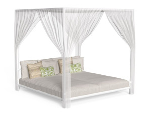 Садовая кровать из ткани с балдахином