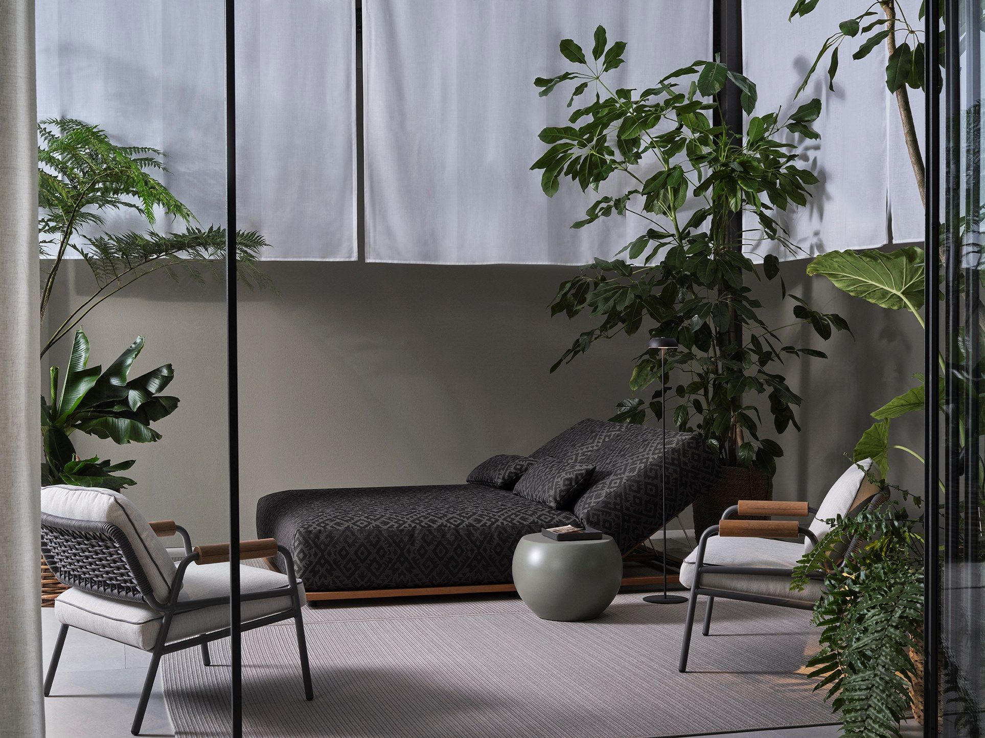 Садовая кровать с откидной спинкой из технической ткани Meridiani Claud Open Air ARCH-00115429 - Вид №2