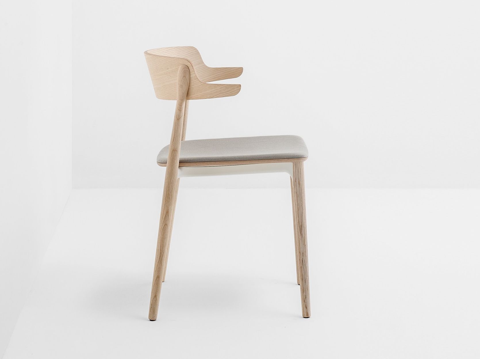 Мягкий стул для ресторана Pedrali Nemea ARCH-00082096 - Вид №2