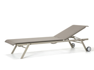 Лежак для сада с колесами