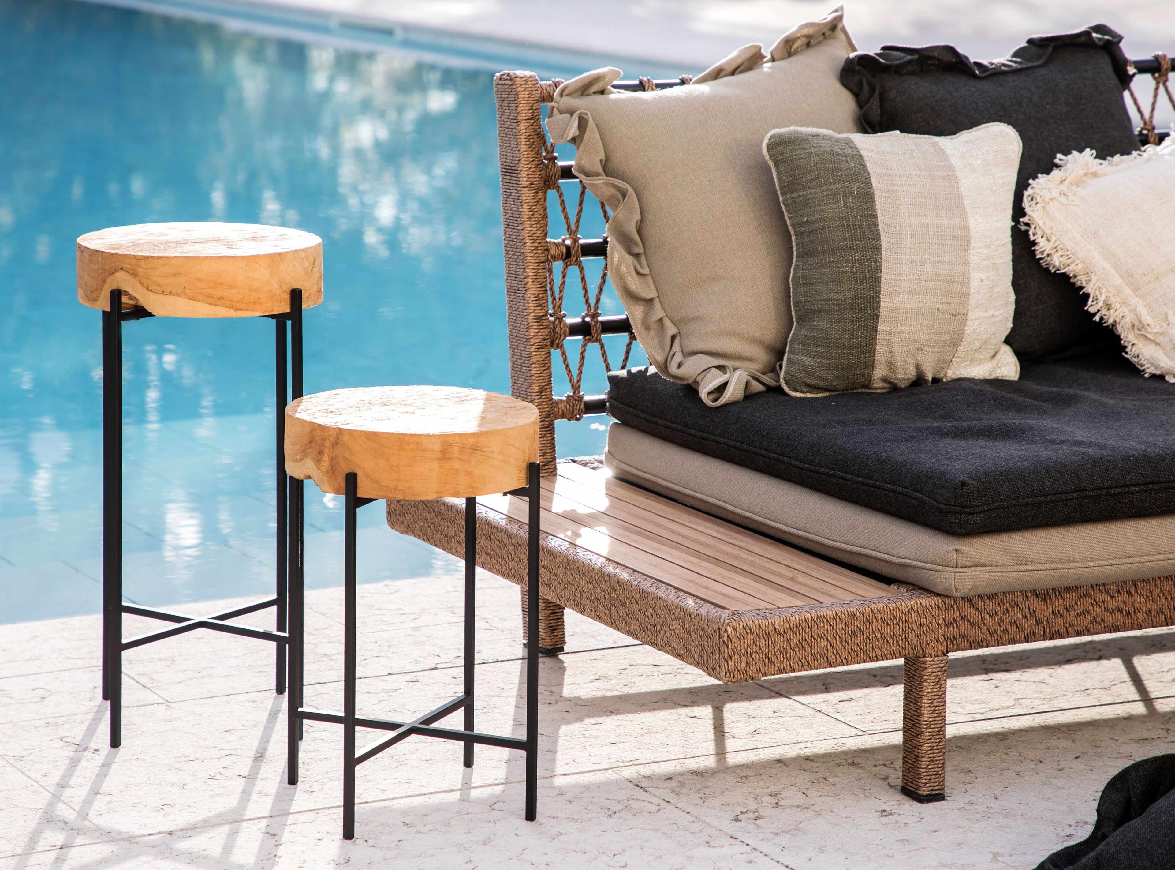 Набор круглых садовых столиков из тикового дерева cbdesign Chio ARCH-00033799 - Вид №2