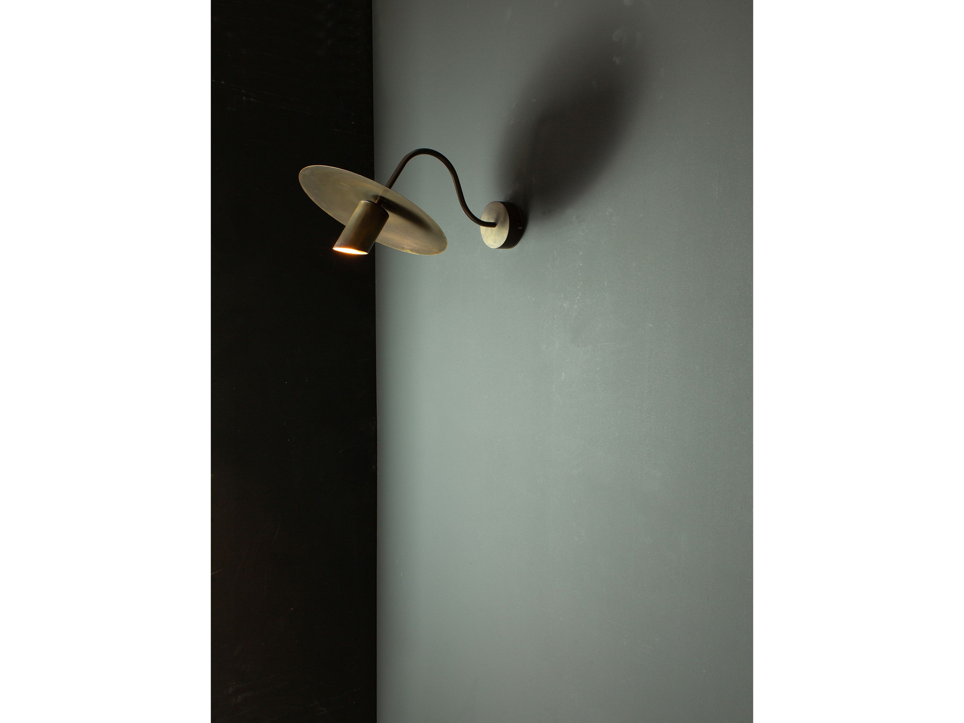 Латунная светодиодная наружная настенная лампа Renzo Serafini блюдце ARCH-00069303 - Вид №1