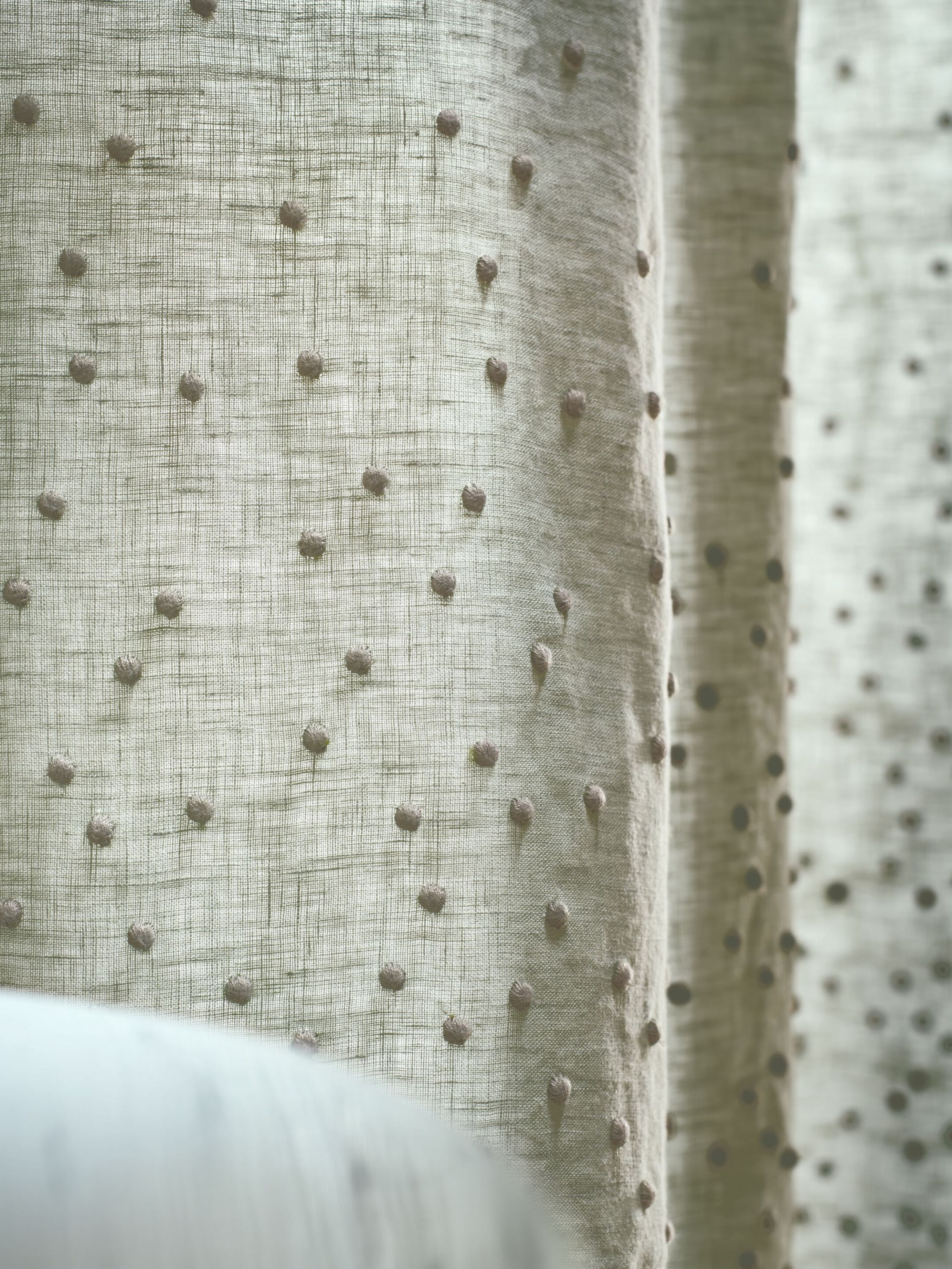 Льняная вуаль вышитая ткань для штор Casamance Gra ARCH-00079540 - Вид №2