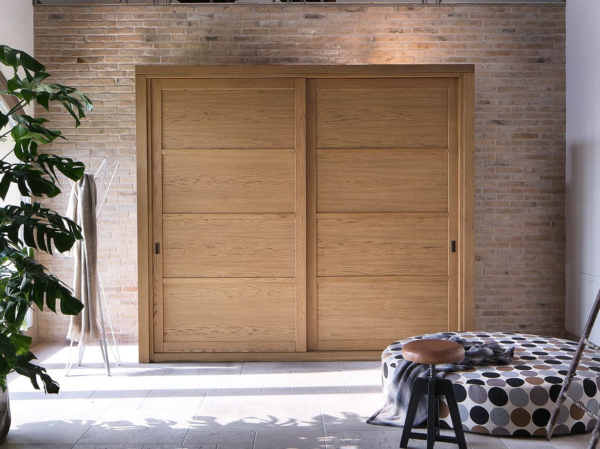 Шкаф из массива дерева с раздвижными дверями Devina Nais ARCH-00068345 - Вид №2