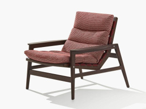 Тканевое кресло с подлокотниками