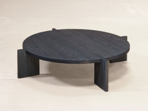 Деревянный круглый журнальный столик