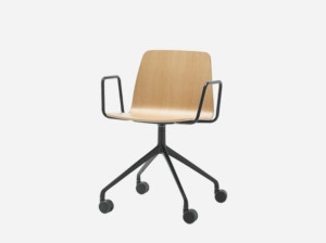 Офисное кресло из дуба с колесами с подлокотниками на насесте