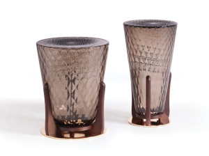 Круглый журнальный столик из дутого стекла