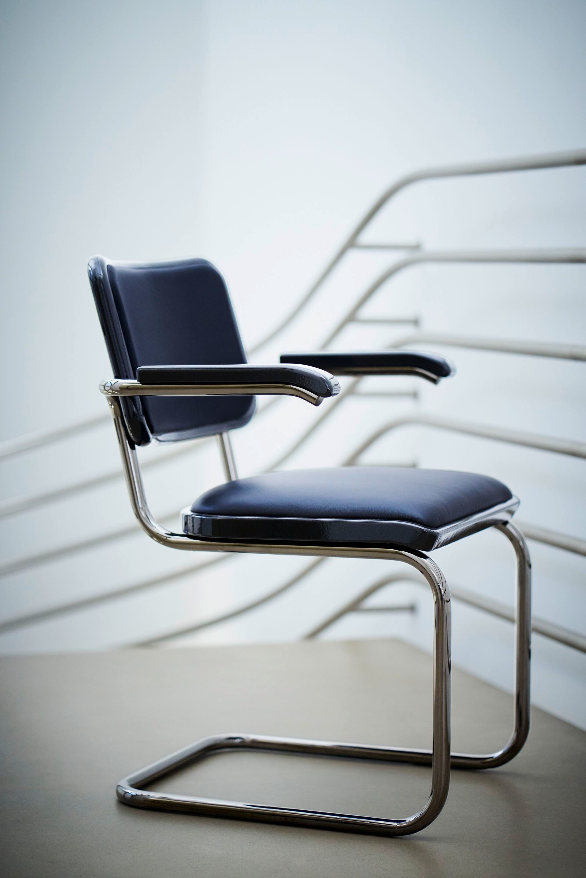 Стальной и кожаный консольный стул THONET JS. THONET ARCH-00115948 - Вид №10