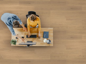 Пол SPC под дерево