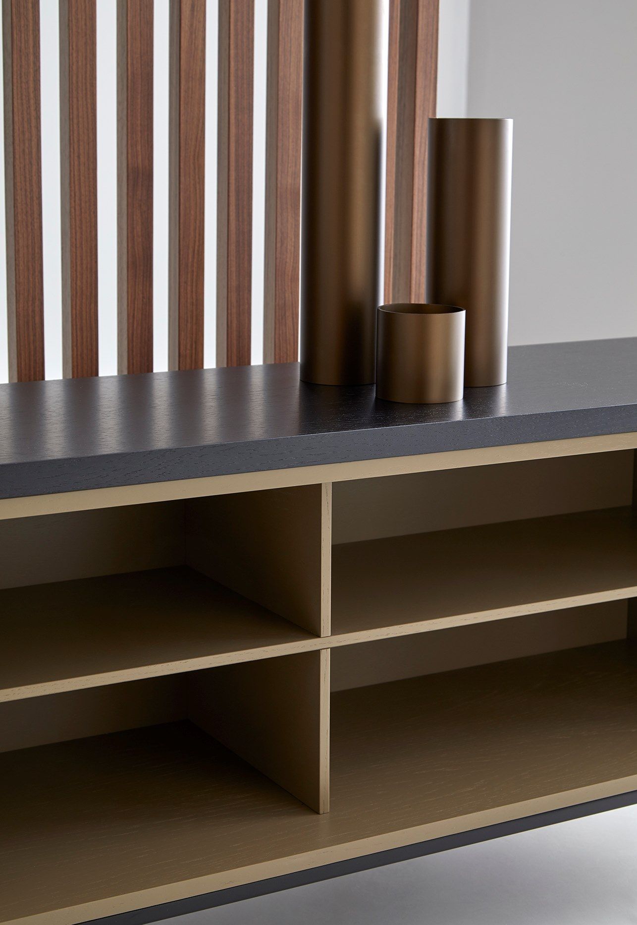 Низкий деревянный шкаф для телевизора с откидными дверцами Punt Literatura ARCH-00035753 - Вид №8