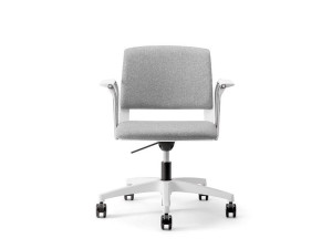 Пластиковый мягкий стул с подлокотниками