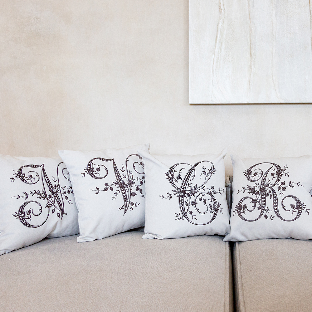 21080559 Арт-подушка «Монограмма буквы T» Object Desire Азбука мечты  - Вид №1