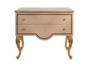 Деревянный комод