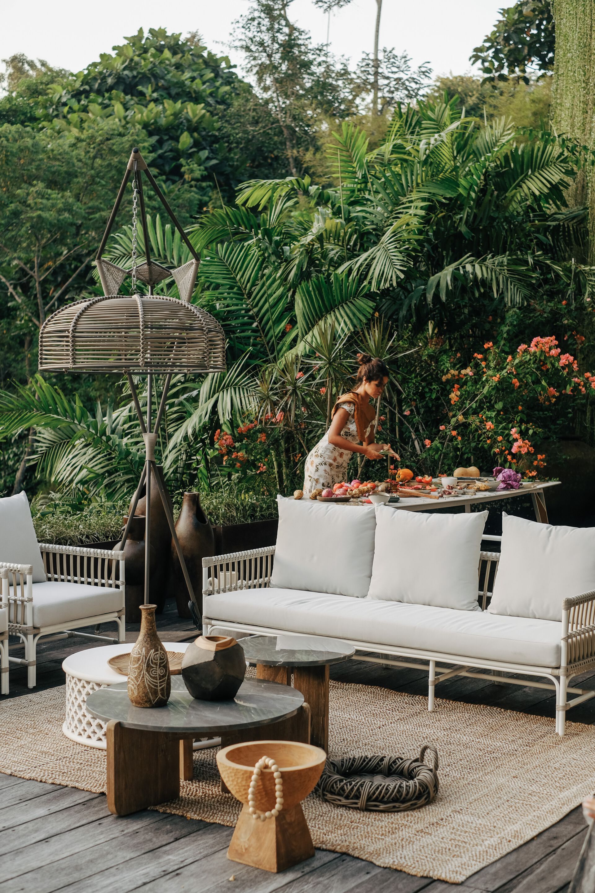 Высокий круглый стол из тикового дерева с мраморной столешницей cbdesign стела ARCH-00124599 - Вид №2