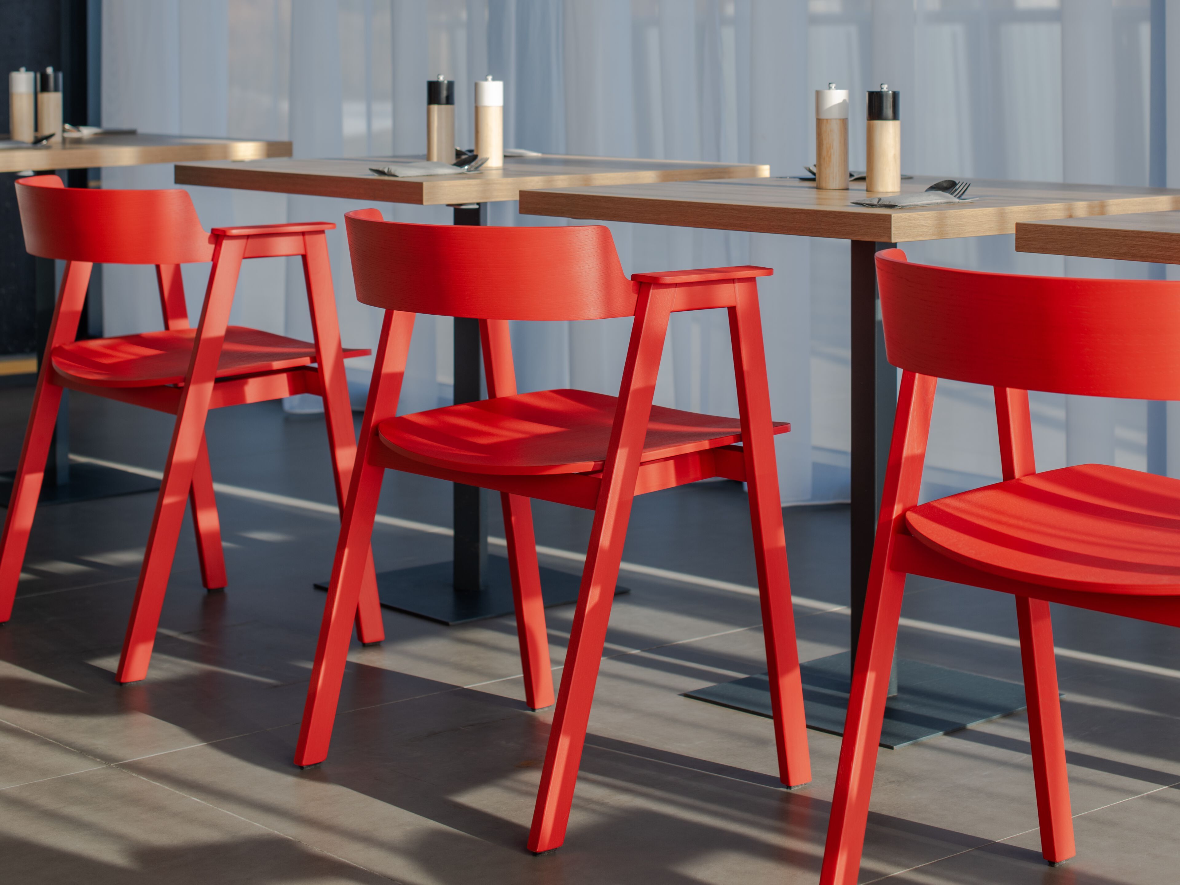 Стул из лакированного дуба с подлокотниками Gazzda FLIP ARCH-00109869 - Вид №5