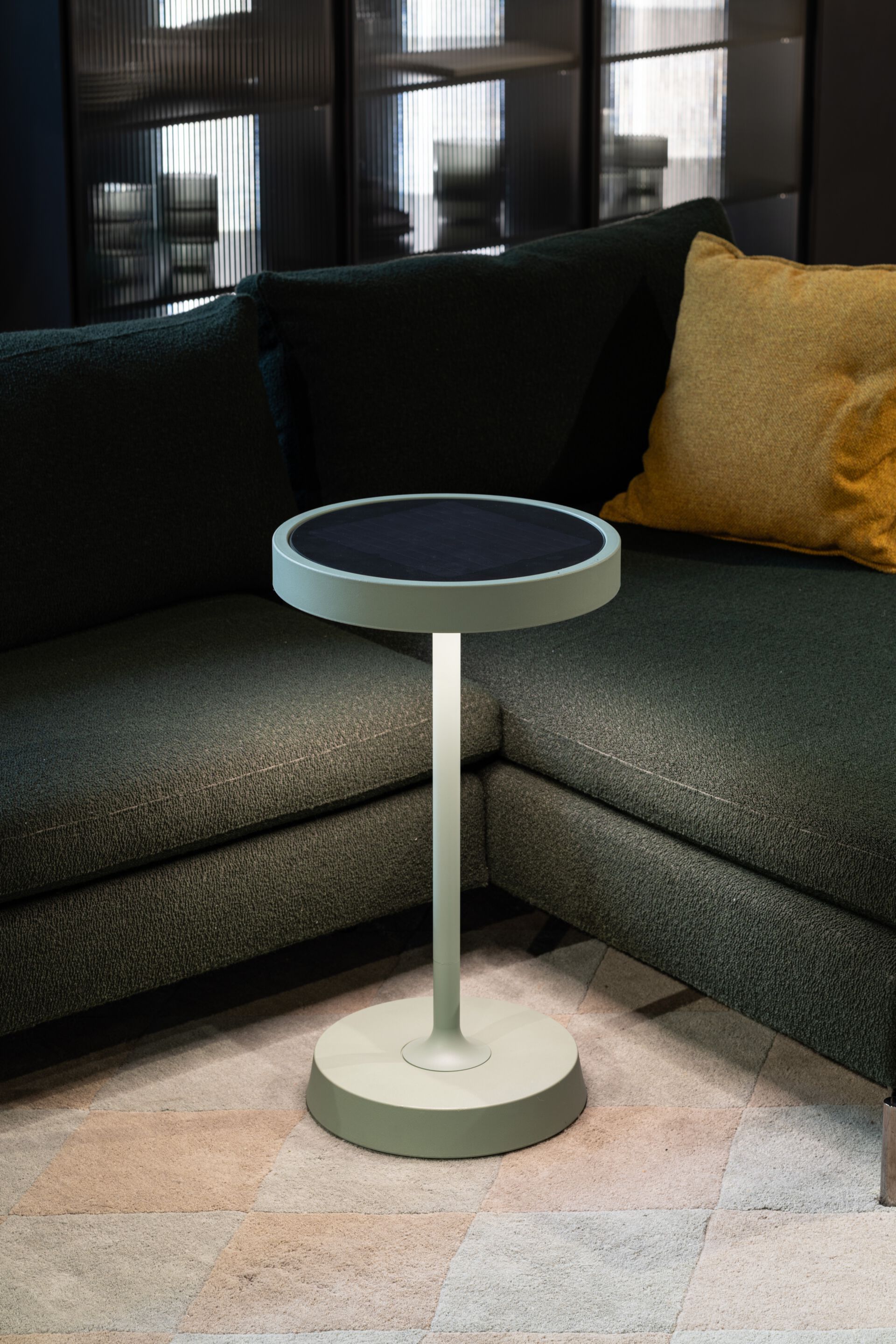 Алюминиевая напольная перезаряжаемая напольная лампа Zafferano BARBELL SOLAR RF ARCH-00092220 - Вид №4