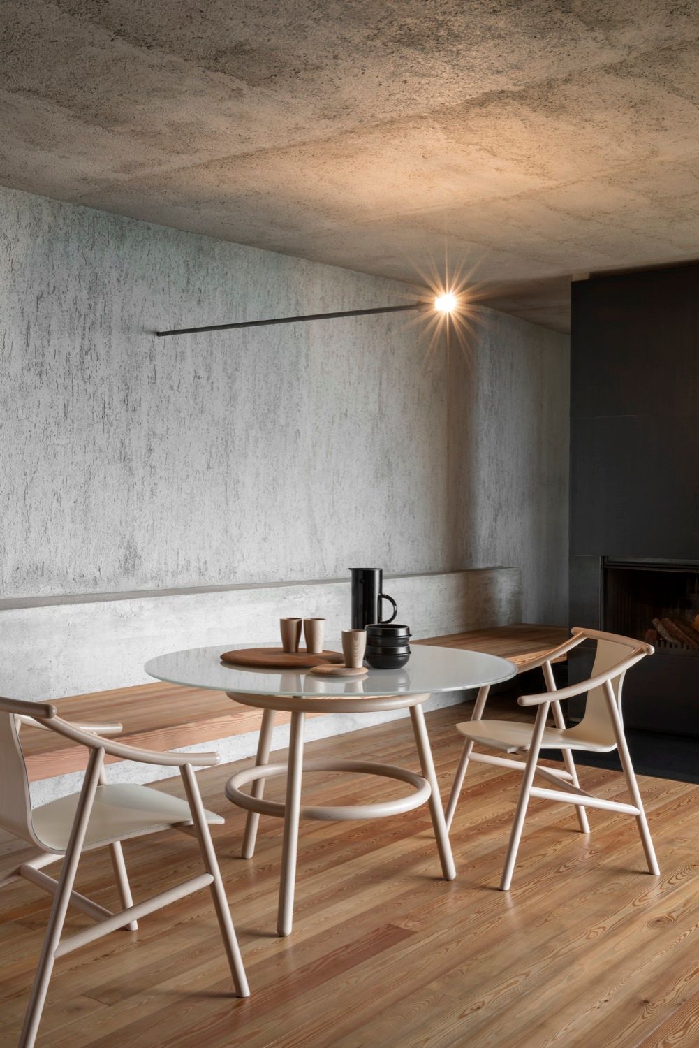 Круглый стол из хрусталя и массива бука Wiener GTV Design Magistretti ARCH-00117275 - Вид №1