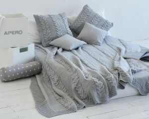 Комплект плед с косами (180*220) и 2 наволочки (50*50) серый APERO ДИЗАЙНЕРСКИЕ, ВЯЗАНЫЕ, ОДНОТОННЫЕ 134588 Серый