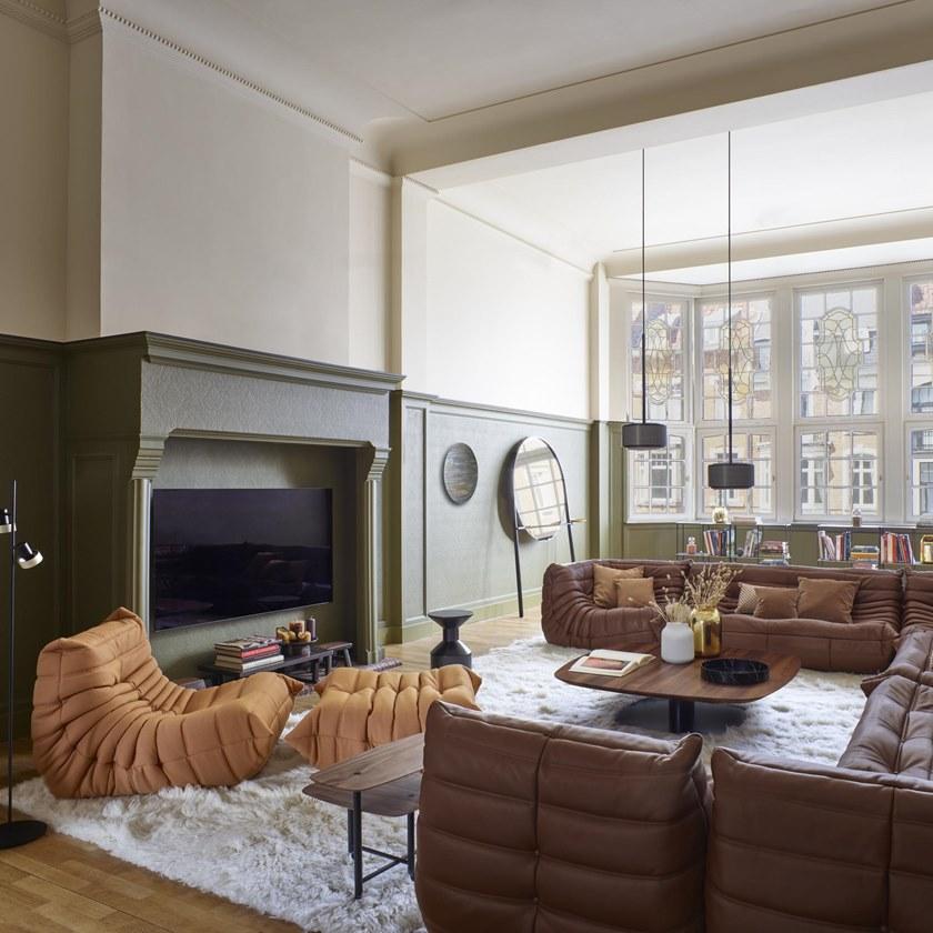 Ligne Roset Низкий квадратный журнальный столик из орехового дерева Alster 005hdn2n - Вид №1