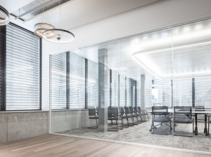 Стеклянная перегородка