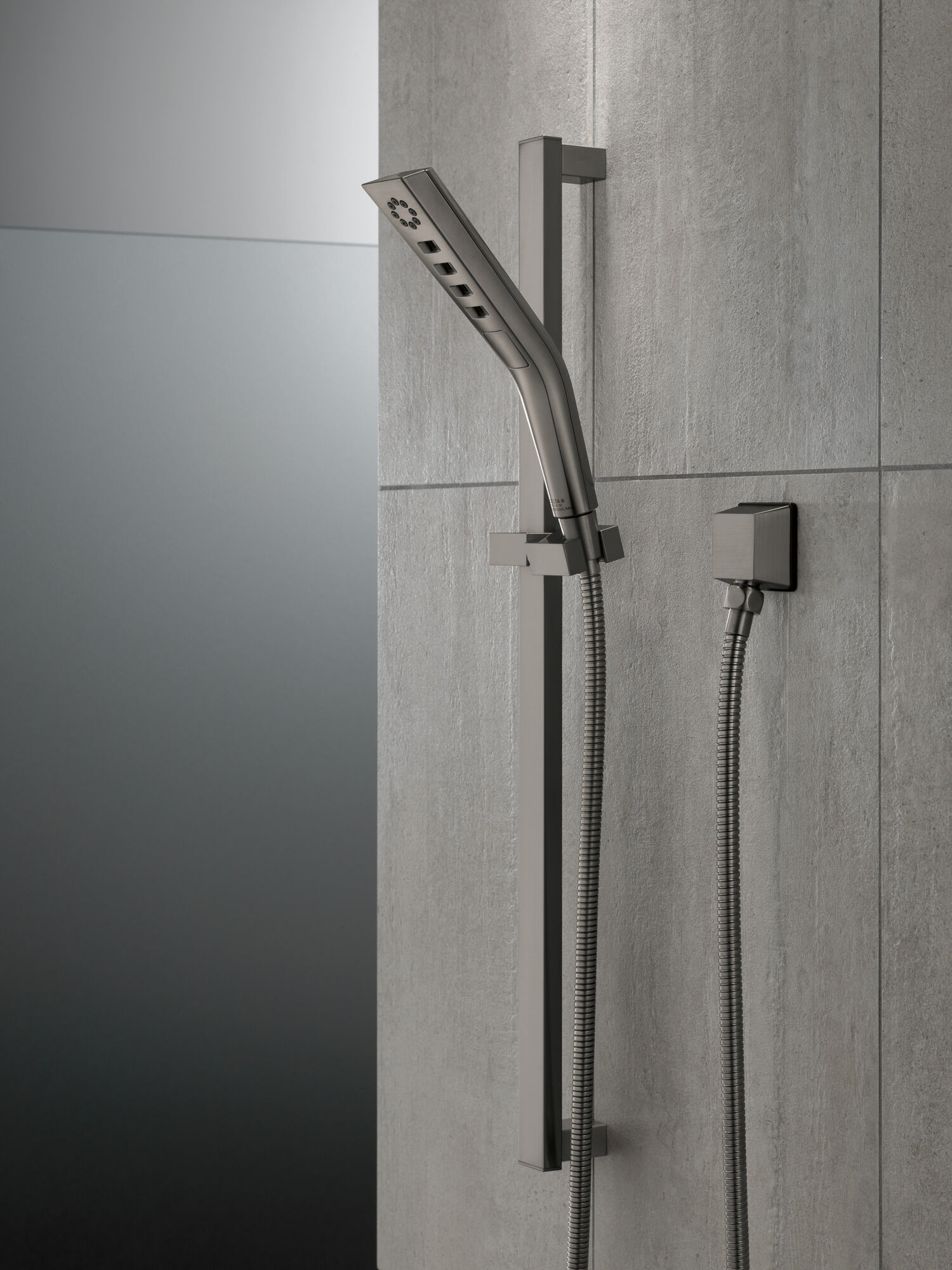 51799-KS H2Okinetic® Ручной душ со скользящей штангой с 3 настройками Delta Faucet Universal Showering Черный нержавеющий  - Вид №4