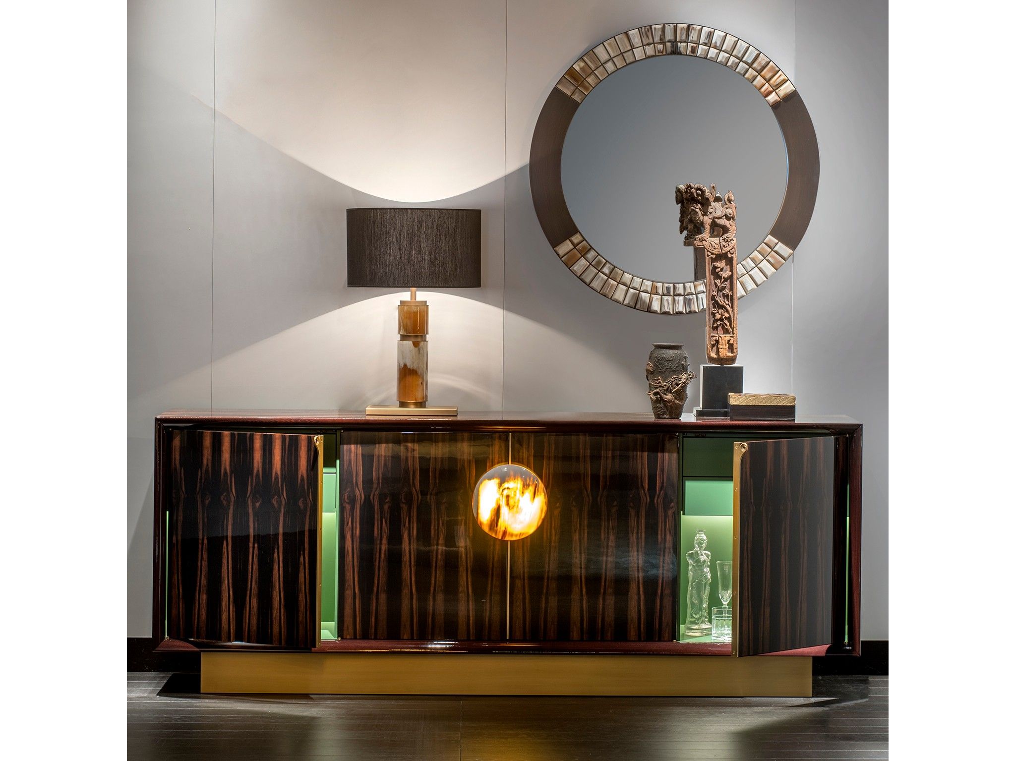 Шкаф из черного дерева с дверцами, ящиками и встроенным освещением ARCAHORN Electra ARCH-00102019 - Вид №1