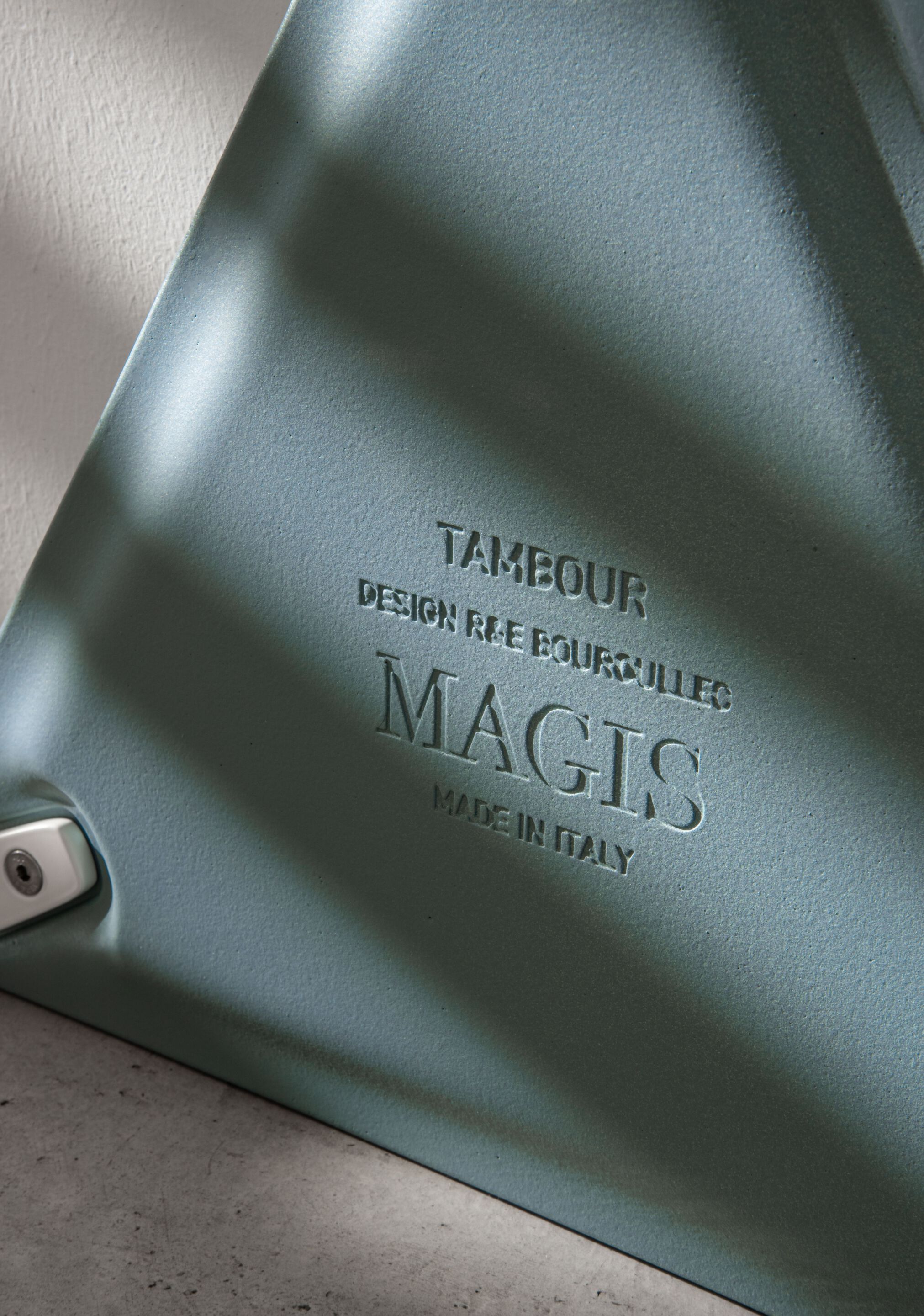 Алюминиевый ромбовидный высокий журнальный столик с жидким покрытием Magis тамбур ARCH-00151984 - Вид №7