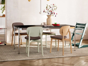 Прямоугольный стол из линолеума