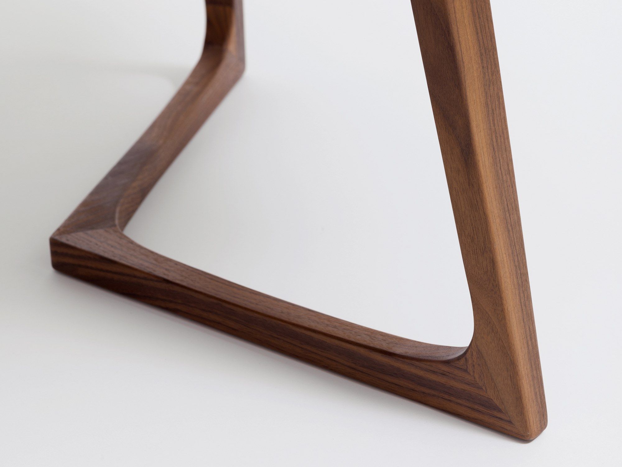 Круглый обеденный стол из массива дерева ZEITRAUM ARCH-00038373 - Вид №1