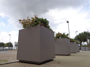 Квадратный плантатор из оцинкованного листа