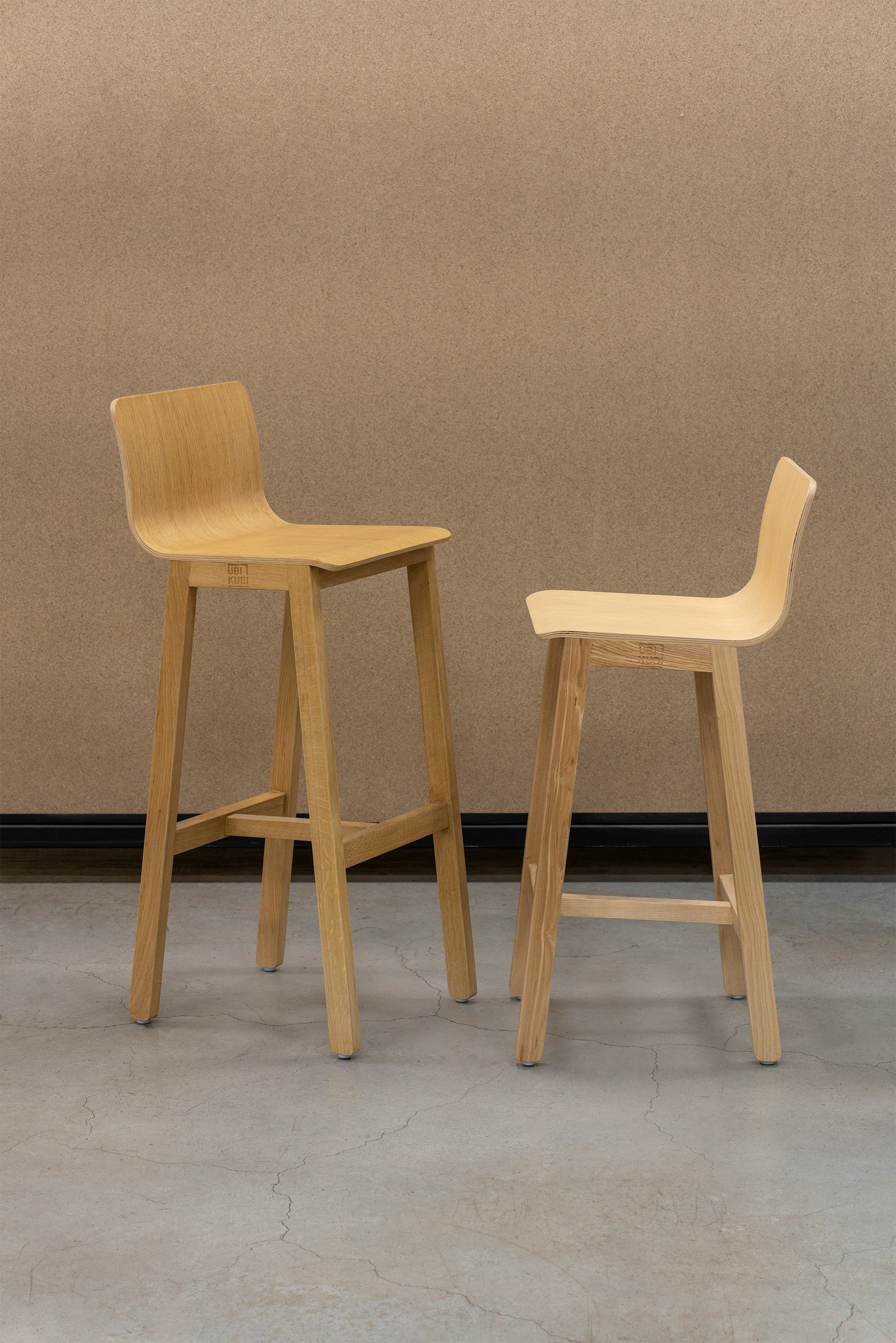 Высокий дубовый стул с подставкой для ног Askia версия 3 ARCH-00000776 - Вид №9