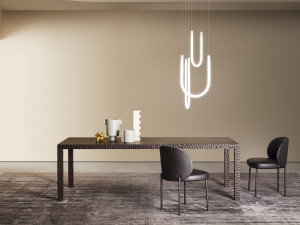 Деревянный прямоугольный стол