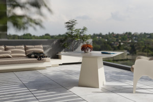 Квадратный стол из стекловолокна