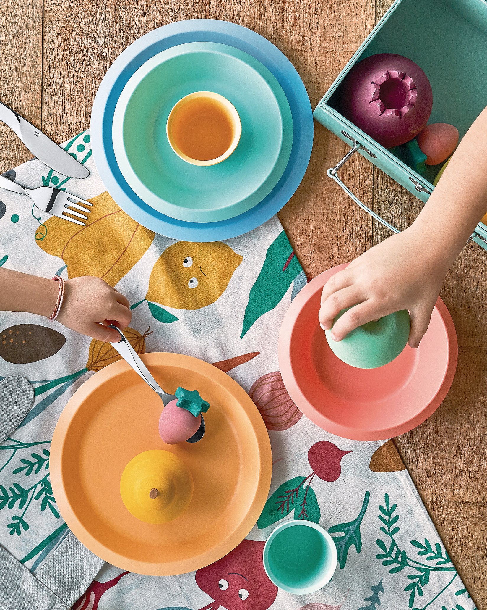 Столовый сервиз детский Alessi Giro Kids collection UNS05S - Вид №2