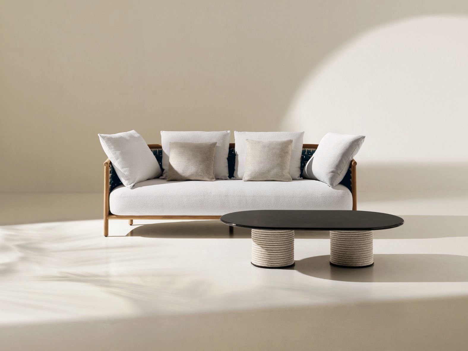 Овальный журнальный столик из эмалированного лавового камня Ethimo патио ARCH-00095664 - Вид №2