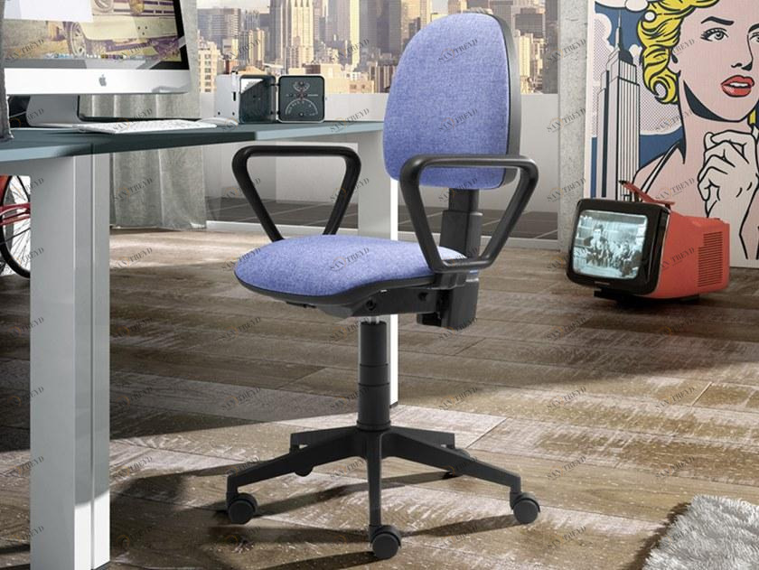 Поворотный офисный стул из ткани с подлокотниками  18362 Santreyd 