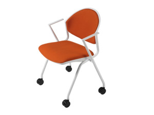 Офисное кресло с колесами с подлокотниками