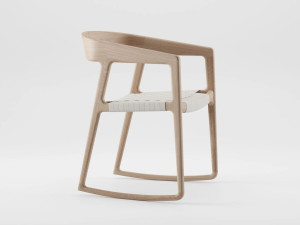 Кресло-качалка из массива дерева с подлокотниками