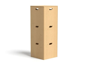 Высокий деревянный стул